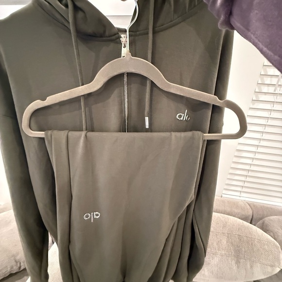 ALO Yoga Other - ALO Yoga Sage Green Zip-Up Hoodie